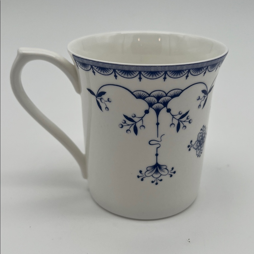 Elegant and Dainty ‘Ingrid’ Blue and White Fine Bone China by Queen’s. - Picture 3 of 9